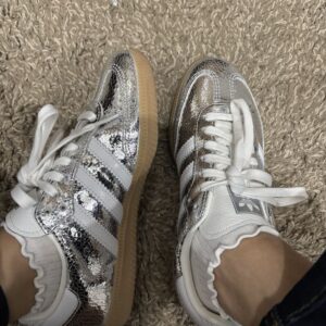 TENIS SAMBA OG PLATEADOS