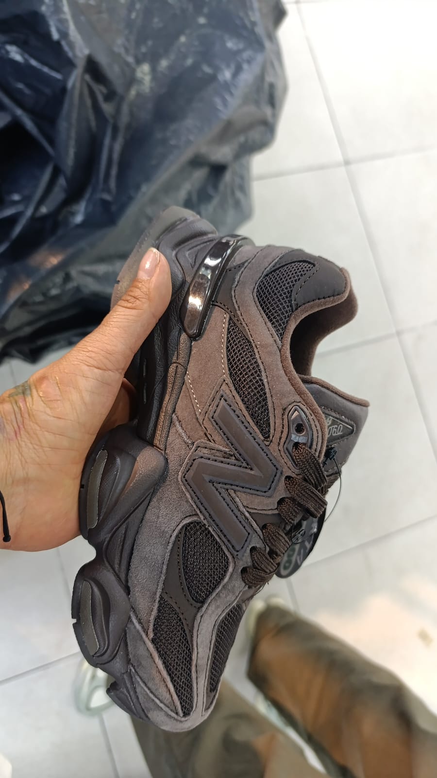 TENIS NEW BALANCE 9060 CAFE DAMA Y CABALLERO - Imagen 3